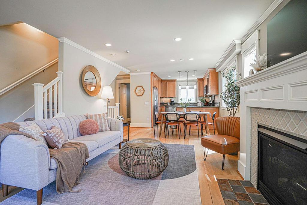 Exquisite Central Townhome With Spacious Loft And Gourmet Kitchen Seattle Exterior foto