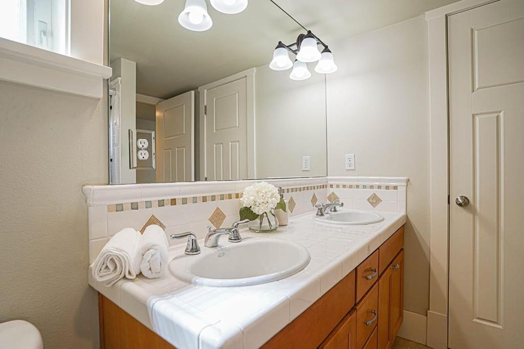 Exquisite Central Townhome With Spacious Loft And Gourmet Kitchen Seattle Exterior foto